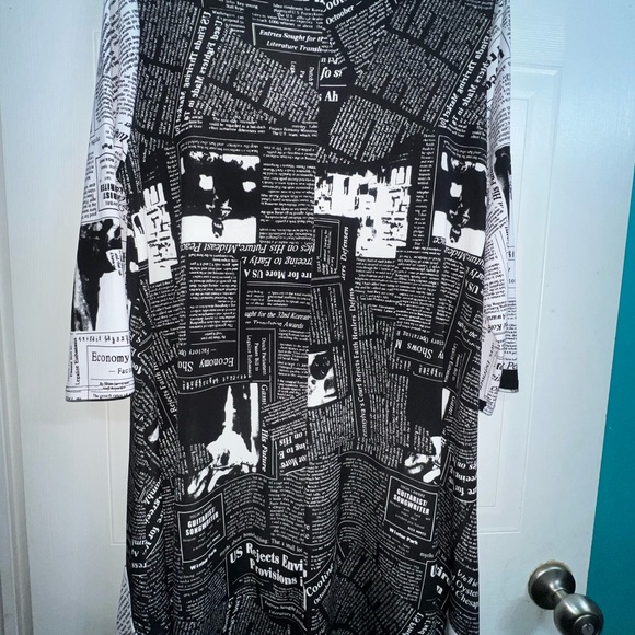 Zadie B’s Black and White Newspaper Print High Low Top - Picture 4 of 4